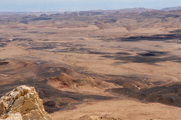 Fototapeta premium Makhtesh Ramon, Ramon Crater near Mitzpe Ramon in the Negev Desert in southern Israel. 