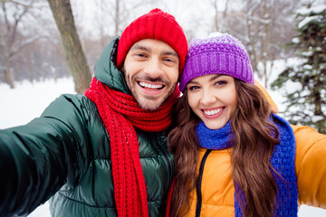 Photo of young cheerful couple happy positive smile shoot selfie winter vacation honeymoon walk park