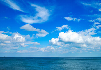 Naklejka na ściany i meble Beautiful sky and blue sea