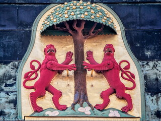 pirna, deutschland - stadtwappen am alten rathaus