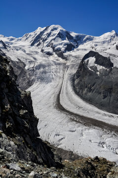 Monte Rosa Zermatt Gletscher Gornergrat 2010 Aussicht Erderw&auml;rmung Abschmelzen Vergleich Eis Gipfel Schnee Panorama Kulisse Viertausender Matterhorn Berge Alpen Klimawandel &Ouml;kologie Forschung 