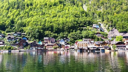 Fototapeta na wymiar Hallstatt cityscape along a beautiful mountain lake, Austria.
