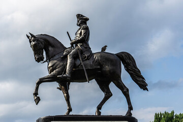 statue of horse