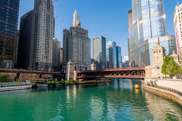 Fototapeta premium The Chicago Riverwalk at Daybreak