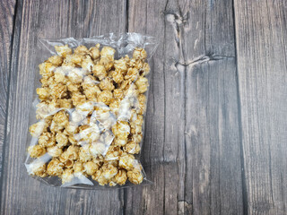 Obraz na płótnie Canvas The Fresh hot natural popcorn close-up. Fresh caramel corn.