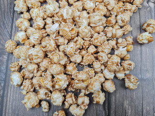 Obraz na płótnie Canvas The Fresh hot natural popcorn close-up. Fresh caramel corn.