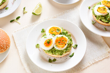 Avocado egg sandwich