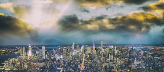 Naklejka premium Amazing night lights of Midtown Manhattan at sunset, aerial view of New York City