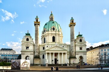 Fototapeta na wymiar Iglesia austriaca con dos torres y cúpula verde