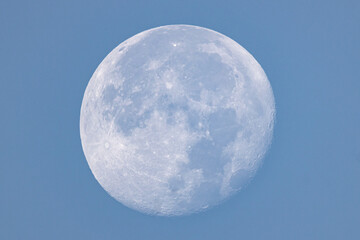 Abnehmender Mond am Morgen