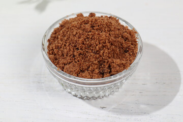 黒砂糖（マスコバド糖）：サトウキビの搾り汁を煮詰めて乾燥させてつくる純粋な黒砂糖、ミネラル豊富でおいしい。