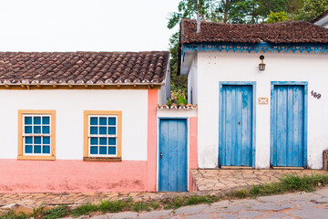 Casinhas antigas no centro histórico de Tiradentes, Minas Gerais, Brasil - obrazy, fototapety, plakaty