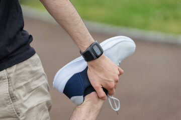 スマートウォッチの活用・運動する若い男性