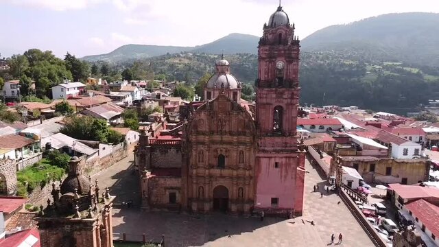 flagship parish of the town of tlalpujahua in mexico, its architecture and its structure
