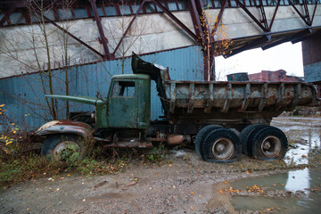 Fototapeta premium rusty and disassembled abandoned cars