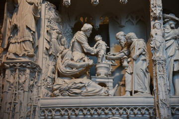 sculptures sur le tour du coeur de la cathédrale de Chartres