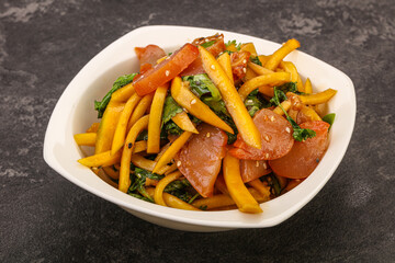 Salad with mango and chicken