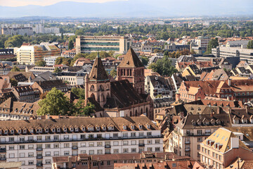 Fototapeta na wymiar Straßburg; Blick vom Münster zur Thomaskirche