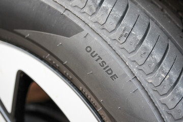 Outside marking on the side wall of a new vehicle tire