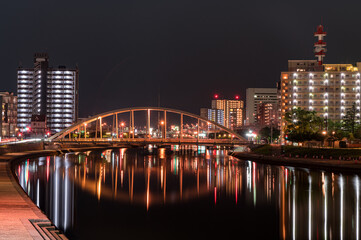 Fototapeta na wymiar 紫川と鉄の橋夜景