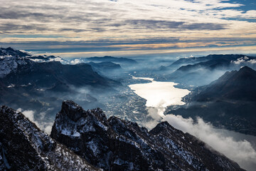 panorama sul ramo di Lecco del lago di Como e sui laghi della Brianza. Foto fatta dal belvedere dei Piani dei Resinelli