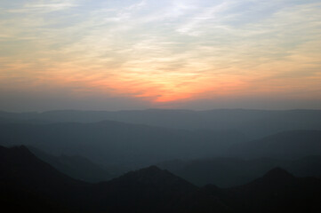 Fototapeta na wymiar sunset in the mountains of Udaipur city, Rajasthan
