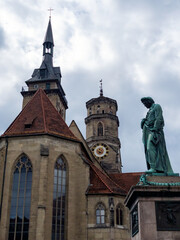 Stiftskirche und Schiller Denkmal am Marktplatz, Stuttgart, Baden-Württemberg, Deutschland, Europa