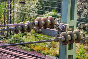 Oberleitung an Zug schienen am Hauptbahnhof in Ludwigsburg