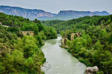 Obraz premium Destroyed bridge over the Gallego river, Murillo de Gallego Huesca Aragon