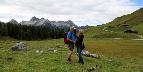 Wanderglück auf der Alm.