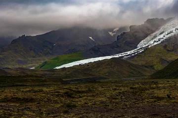 Foto op Plexiglas dramatic and moody sky on the glaciers of Vatnajokull National Park in Iceland © Nathaniel Gonzales