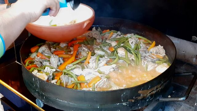 Preparando un delicioso pollo al disco.