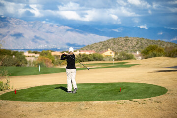 Retired Woman playing Golf in Tucson Arizona 