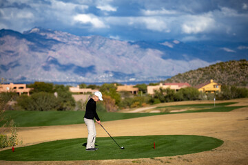 Retired Woman playing Golf in Tucson Arizona 