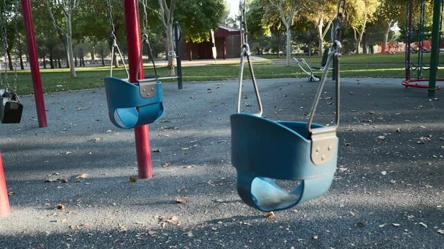 Empty swing chair 