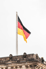 Deutschlandflagge auf dem Bundestag