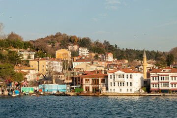 Fototapeta na wymiar ISTANBUL, Turkey - November 30, 2020: View of historical houses from the beach in Beykoz district of Istanbul