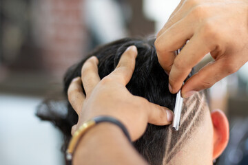 Barber doing Highborn and freestyle by hand. Styling and cut shaving.