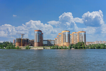 Fototapeta na wymiar Urban landscape with a view of the coastline of Novosibirsk