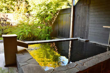 石造りの庭園露天風呂