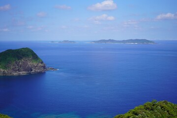 Fototapeta premium 海に浮かぶ慶良間諸島