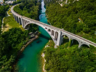 Solkan-Brücke in Slowenien. Weltgrößte Rail Arch Stone Bridge der Welt © marcin jucha