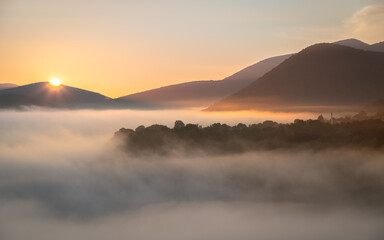 Obraz premium Autumn fog in the mountains 