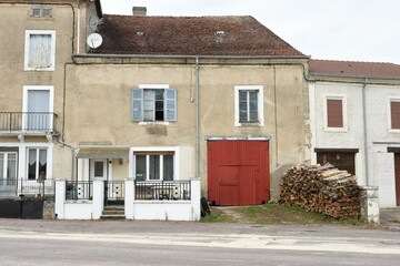 Fototapeta na wymiar facades of old houses and barns 