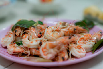 shrimps with salad