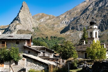 Das 1615 Meter hoch gelegene Bergdorf Chiappera - Der letzte, schön gelegene Ort im Val Maira ist...