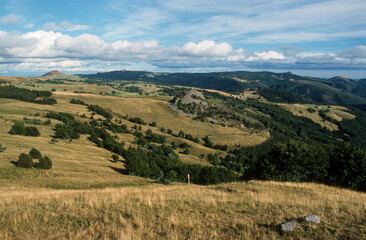 Fototapeta premium La Roche Gourdon, Montagne du Vivarais, Vallée de l'Eyrieux, 07, Ardeche