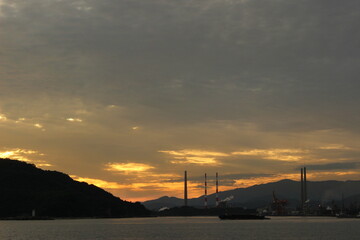 SDGs環境と自然！コンビナートと瀬戸内海の夕日　山口県周南市