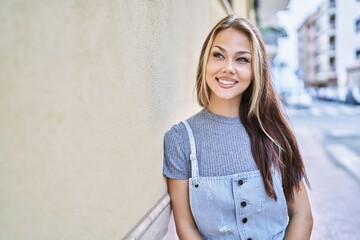 Young caucasian girl smiling happy standing at the city.