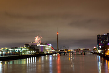 Naklejka premium city skyline at night